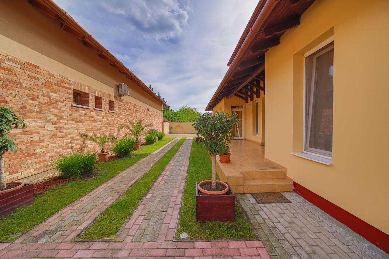 Kálvin utcai Apartmanok Hajdúszoboszló Esterno foto