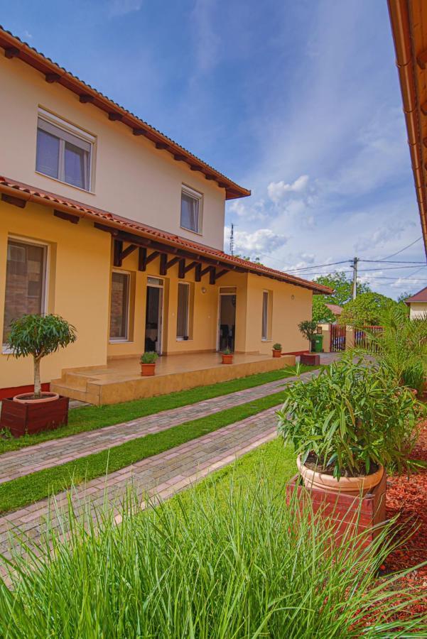 Kálvin utcai Apartmanok Hajdúszoboszló Esterno foto