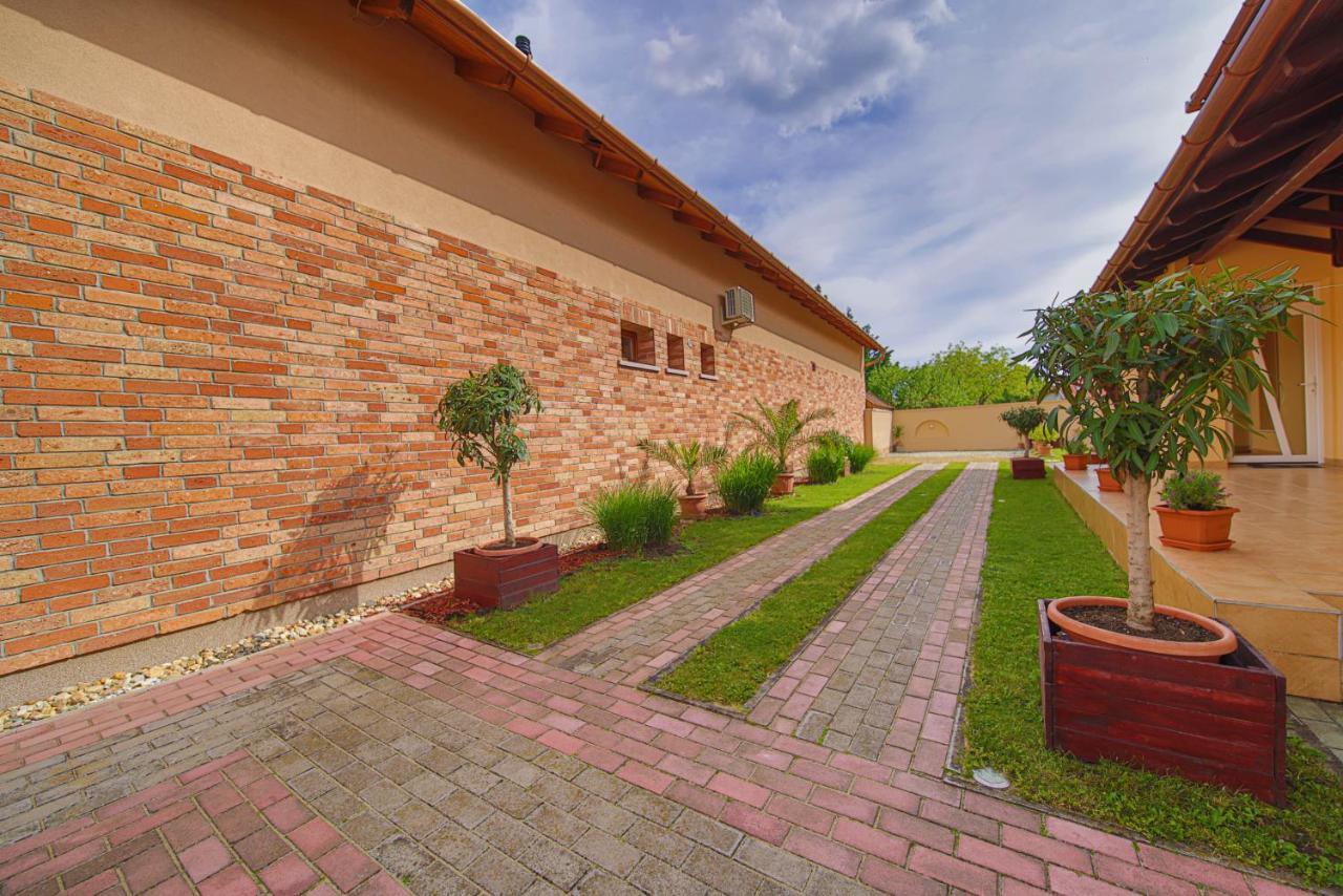 Kálvin utcai Apartmanok Hajdúszoboszló Esterno foto