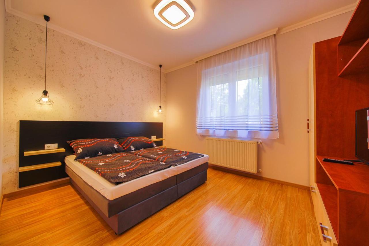 Kálvin utcai Apartmanok Hajdúszoboszló Esterno foto
