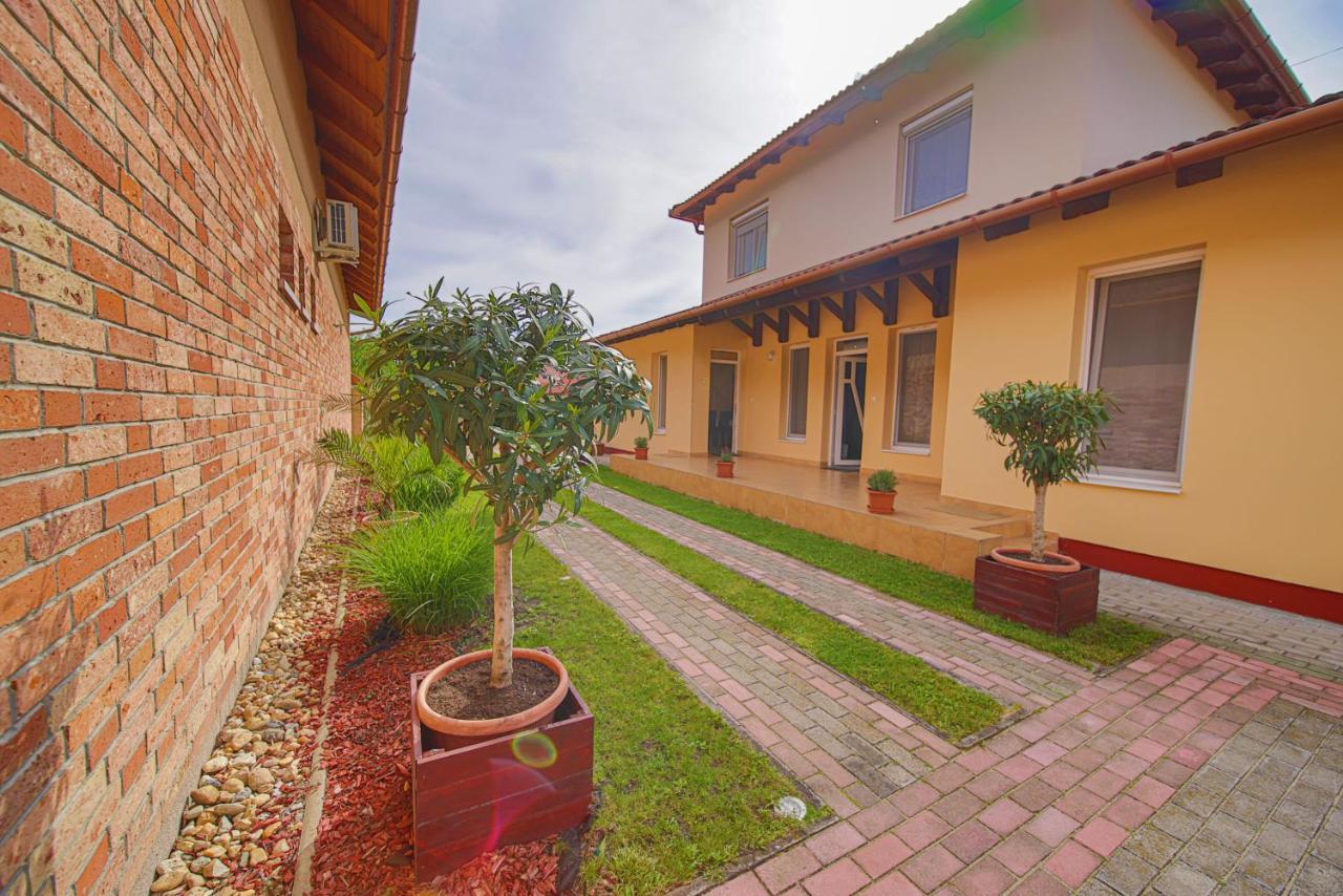 Kálvin utcai Apartmanok Hajdúszoboszló Esterno foto