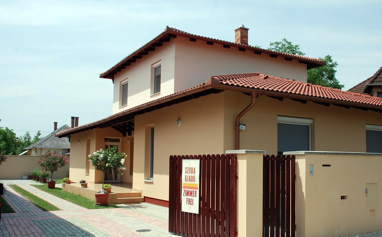 Kálvin utcai Apartmanok Hajdúszoboszló Esterno foto